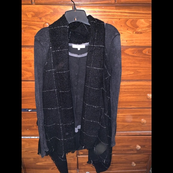 This kimono is amazing worn one time to event - Picture 3 of 3